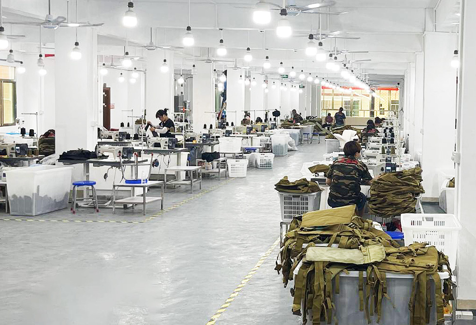 စစ်လက်နက်ပစ္စည်းထုတ်လုပ်သူ